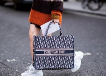 皮包品牌十大排名中端（中国十大皮包品牌排名）