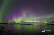 从宇宙深处射来的带电粒子为什么只在南北两极形成神秘莫测的极光世界上最神秘的极光是什么