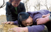 中国最冤死刑,中国最嚣张的女死刑犯戴手铐戴脚镣的样子